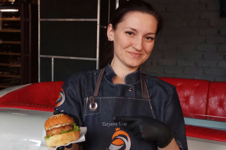 Тетяна Уланова - автор нашумілого   щурбургера   , Або бургера з котлетою з щуки