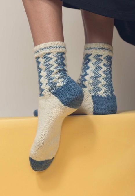 Дитячі шкарпетки оформляють різними деталями, жіночі вражають різноманітністю форм і кольору, чоловічі - лаконічністю і строгістю обрисів