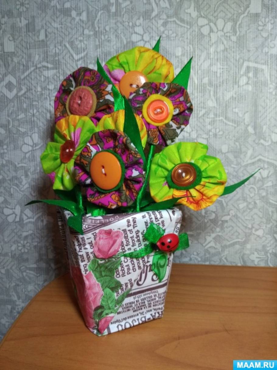 Квіти зі стрічок своїми руками   Квіти з атласних стрічок - це прекрасна прикраса для інтер'єру, незвичайний і креативний подарунок