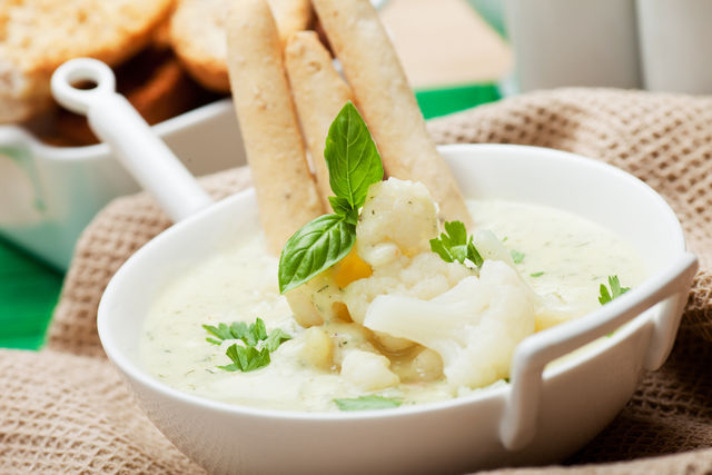 Дієтичний суп-пюре з цвітної капусти - смачний спосіб порадувати себе тим, хто невпинно худне