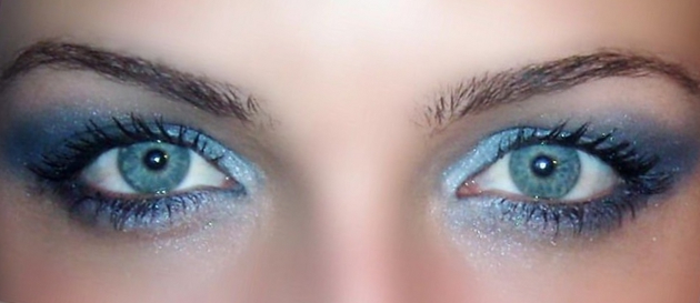 Блакитні, блакитні і холодні світлі тони, навпаки, зроблять очі більше синіми